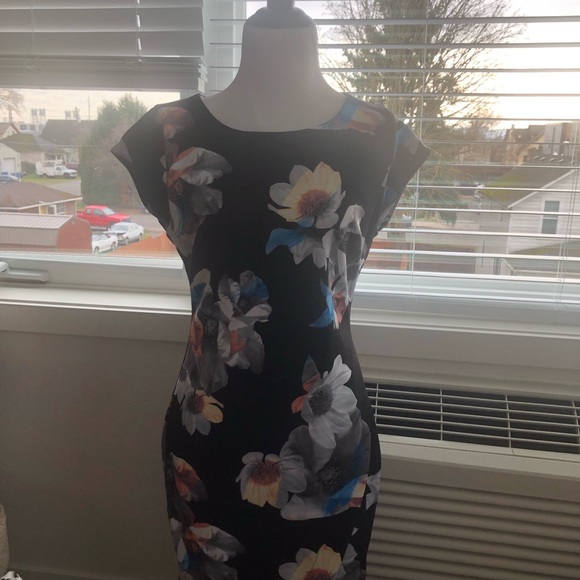 Bodycon fit dress - Picture 8 of 9